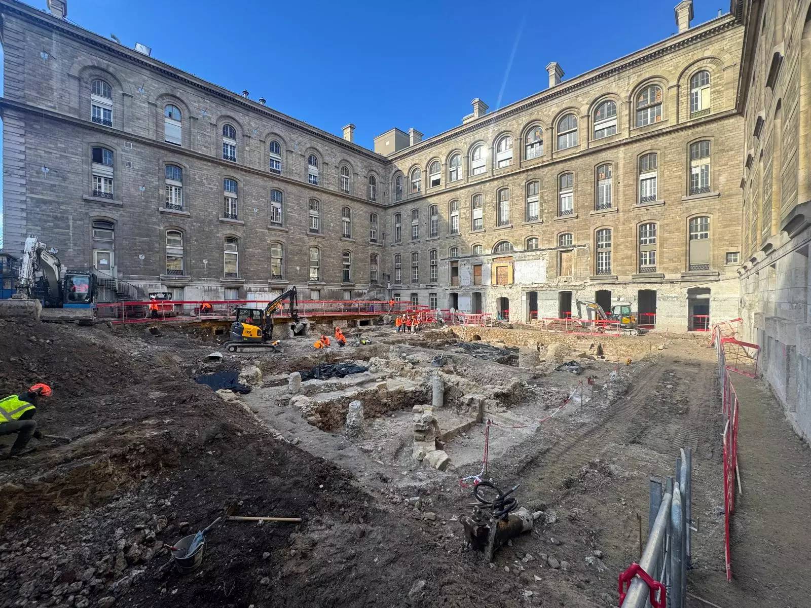 CHANTIER // Les travaux d'archéologie ont commencé pour l'Hôtel-Dieu !!!