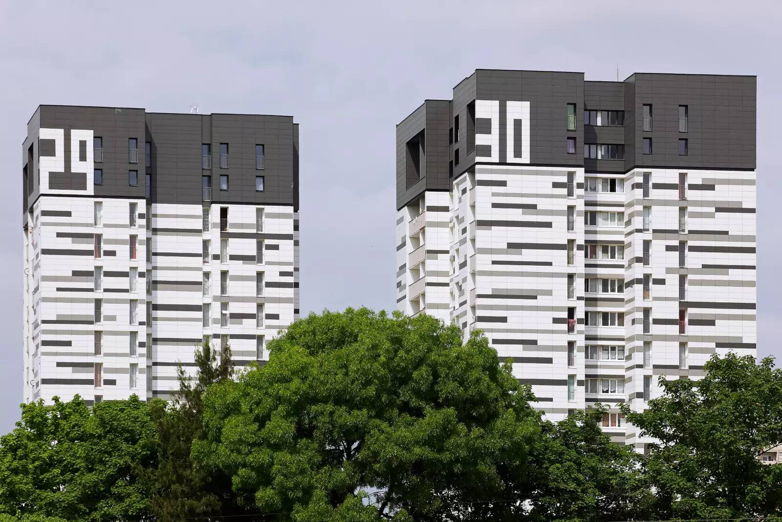 BOBIGNY Réhabilitation lourde de 2 tours et 38 logements