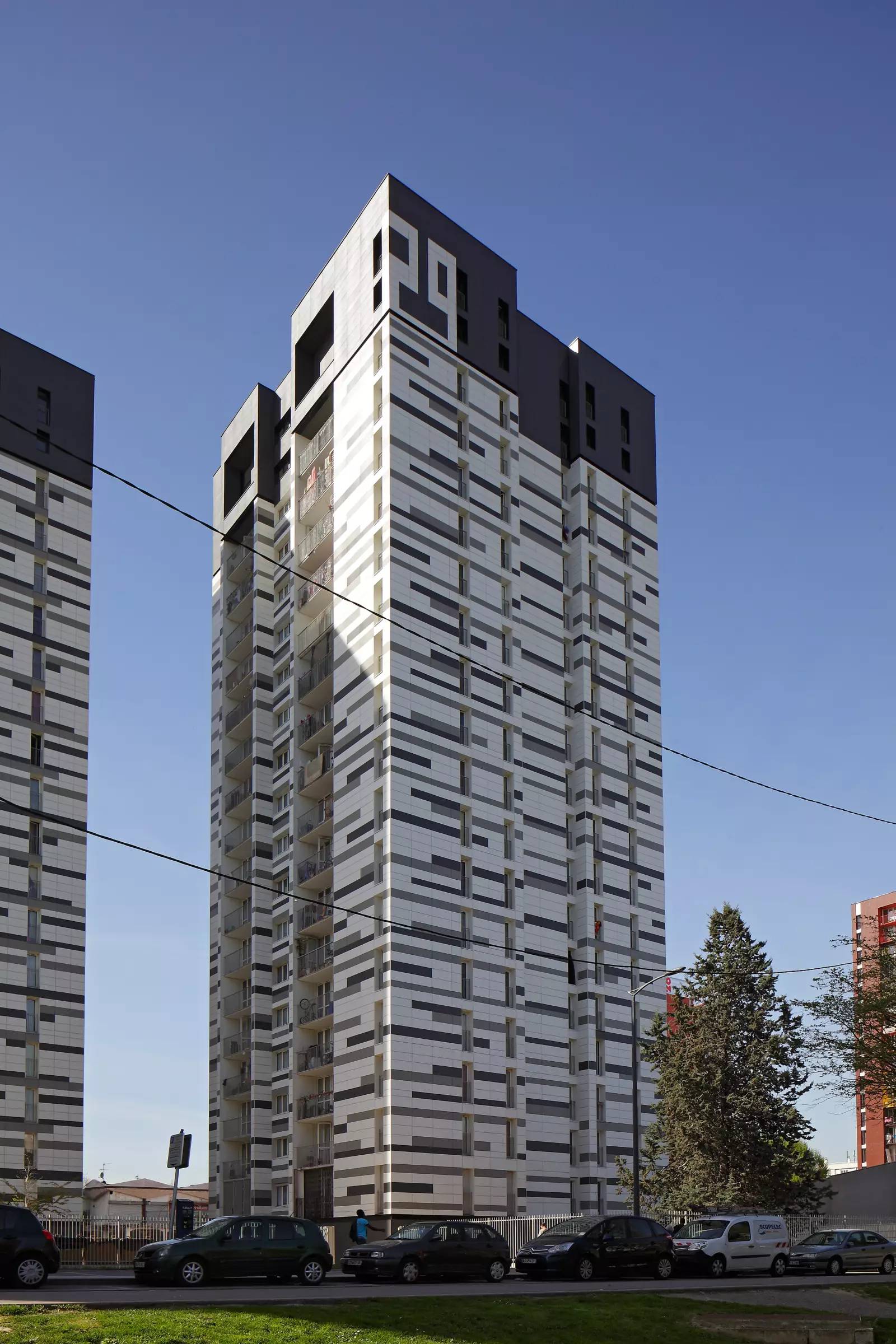 BOBIGNY Réhabilitation lourde de 2 tours et 38 logements