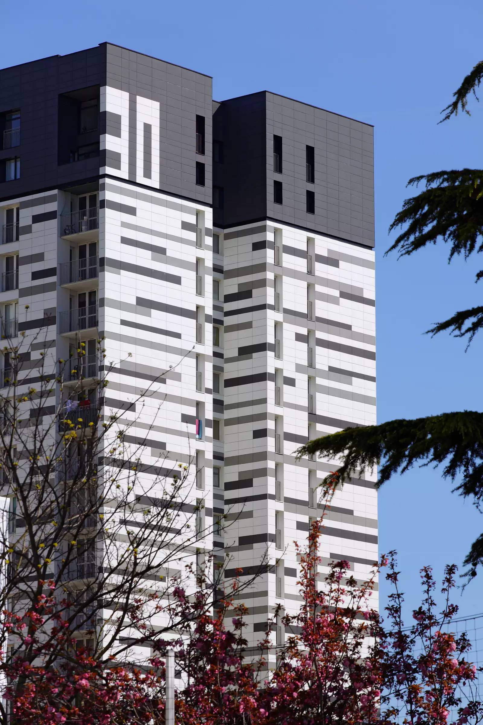 BOBIGNY Réhabilitation lourde de 2 tours et 38 logements