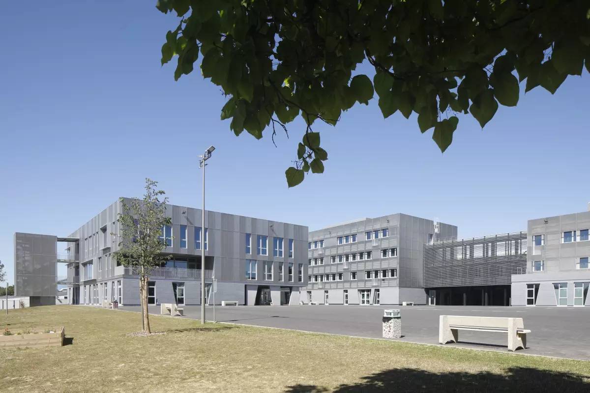 LA ROCHE SUR YON - Collège Les Gondoliers