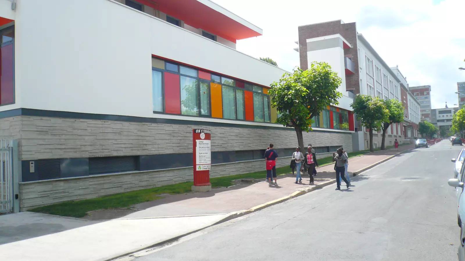 LA COURNEUVE Collège 600 élèves