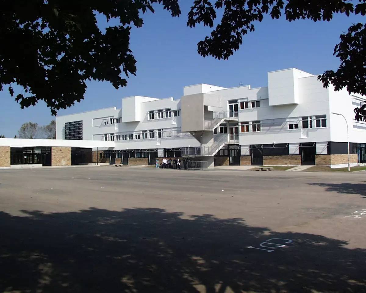 TOURS - Collège 600 élèves