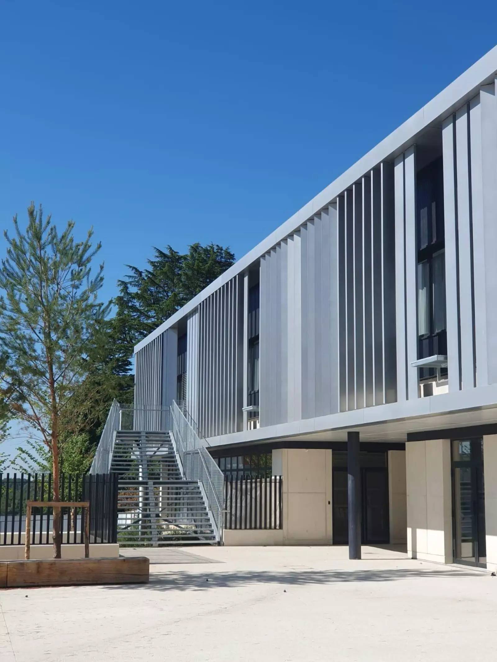 LUSSAC Collège Lucie Aubrac 400 élèves