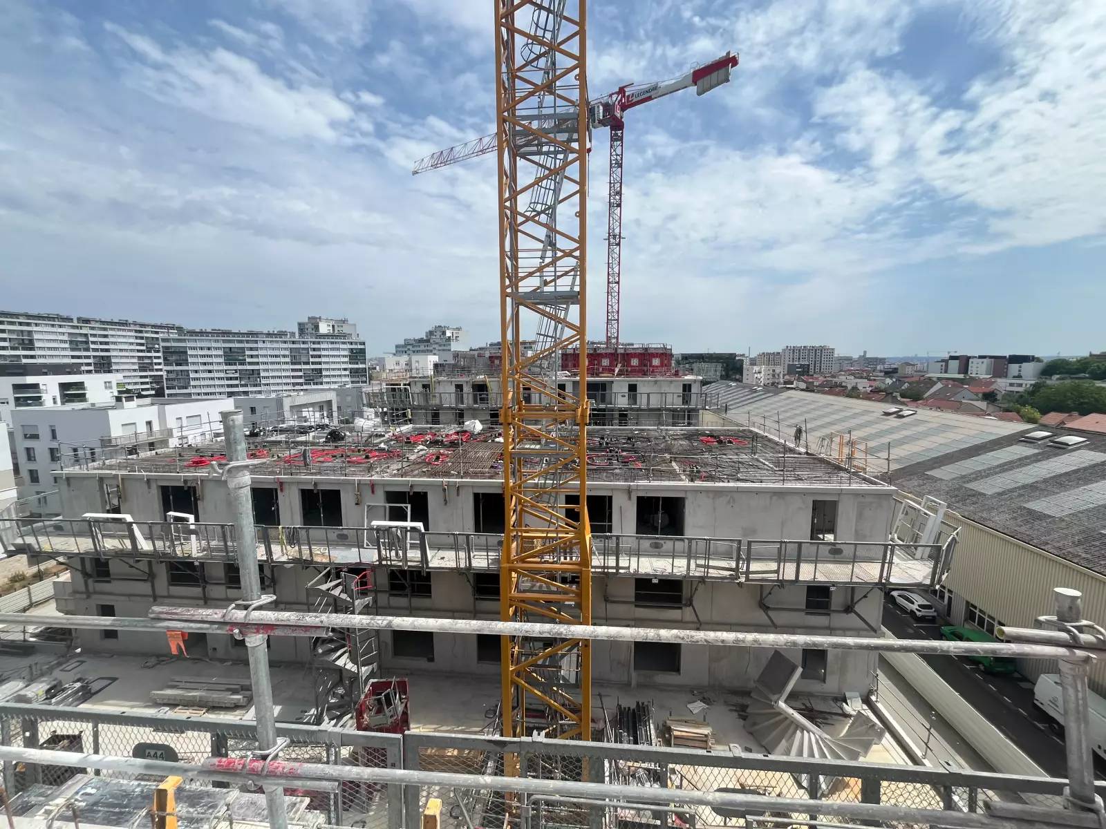 IVRY-SUR-SEINE 482 logements, résidence étudiante et activités