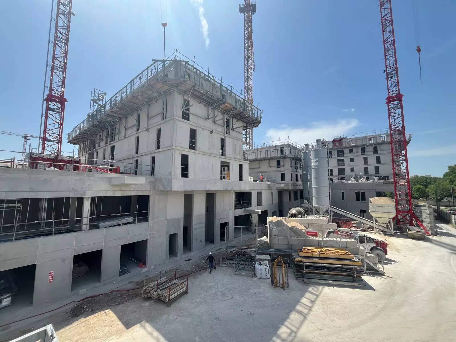 IVRY-SUR-SEINE 482 logements, résidence étudiante et activités