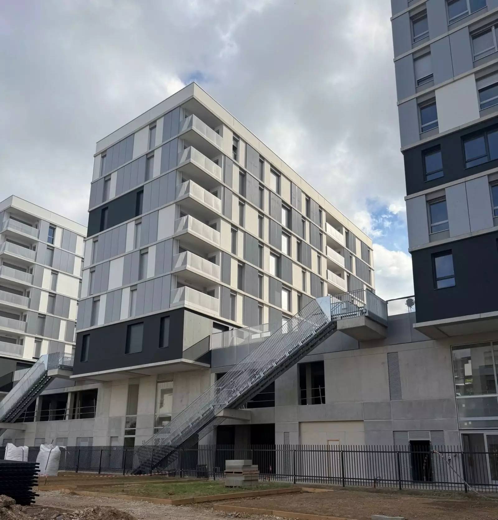 IVRY-SUR-SEINE 482 logements, résidence étudiante et activités