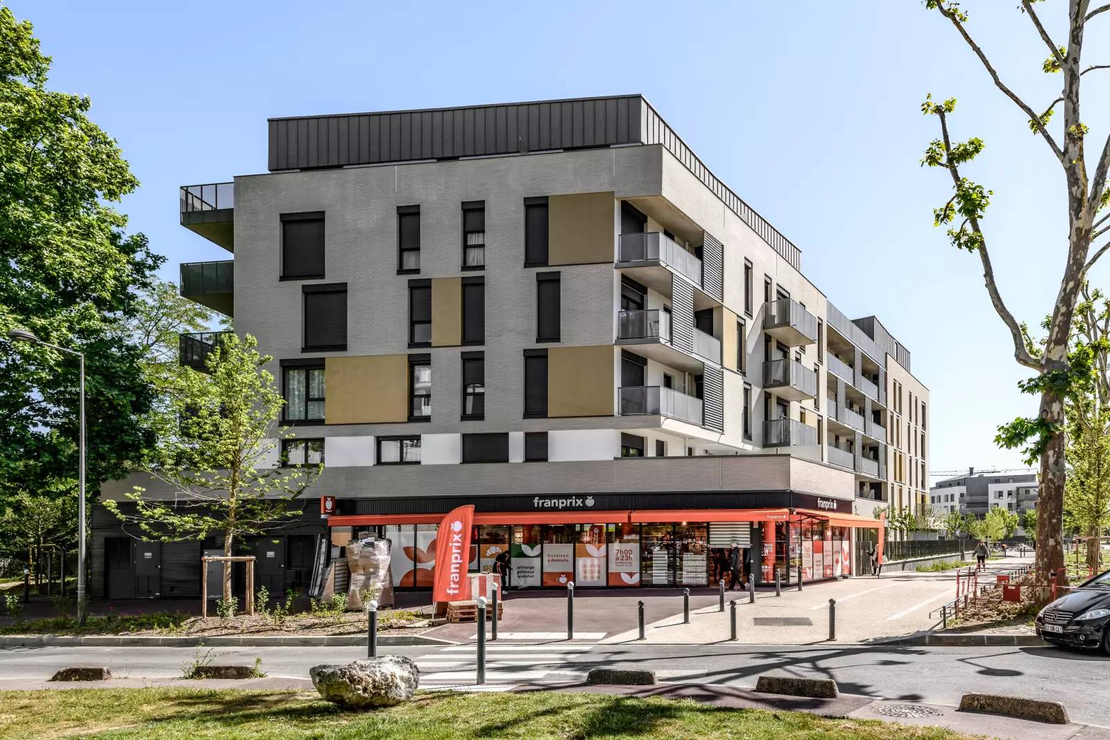 CRETEIL 78 logements et commerce