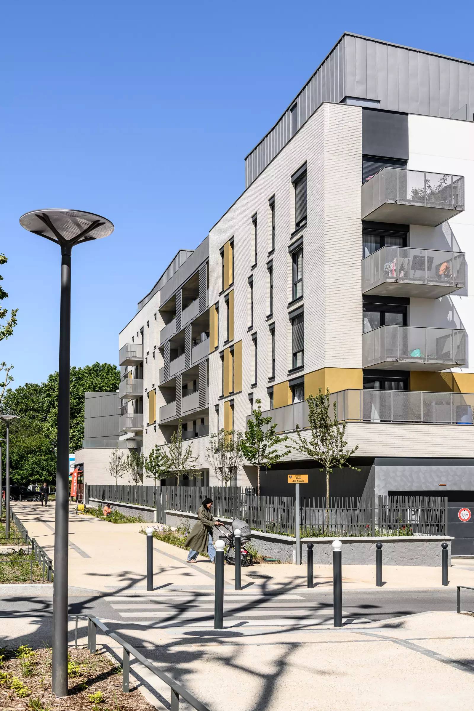 CRETEIL 78 logements et commerce