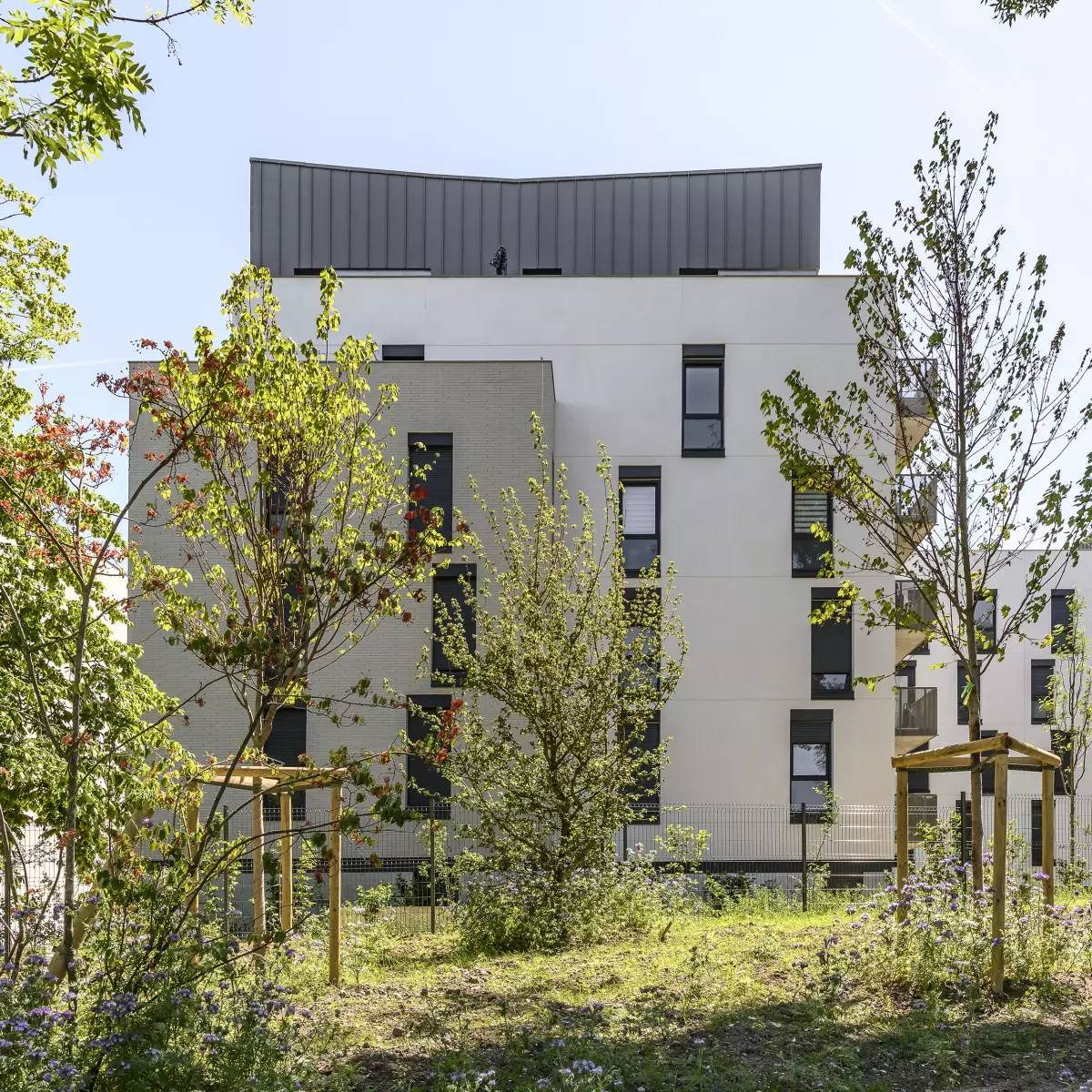 CRETEIL - 78 logements et commerce