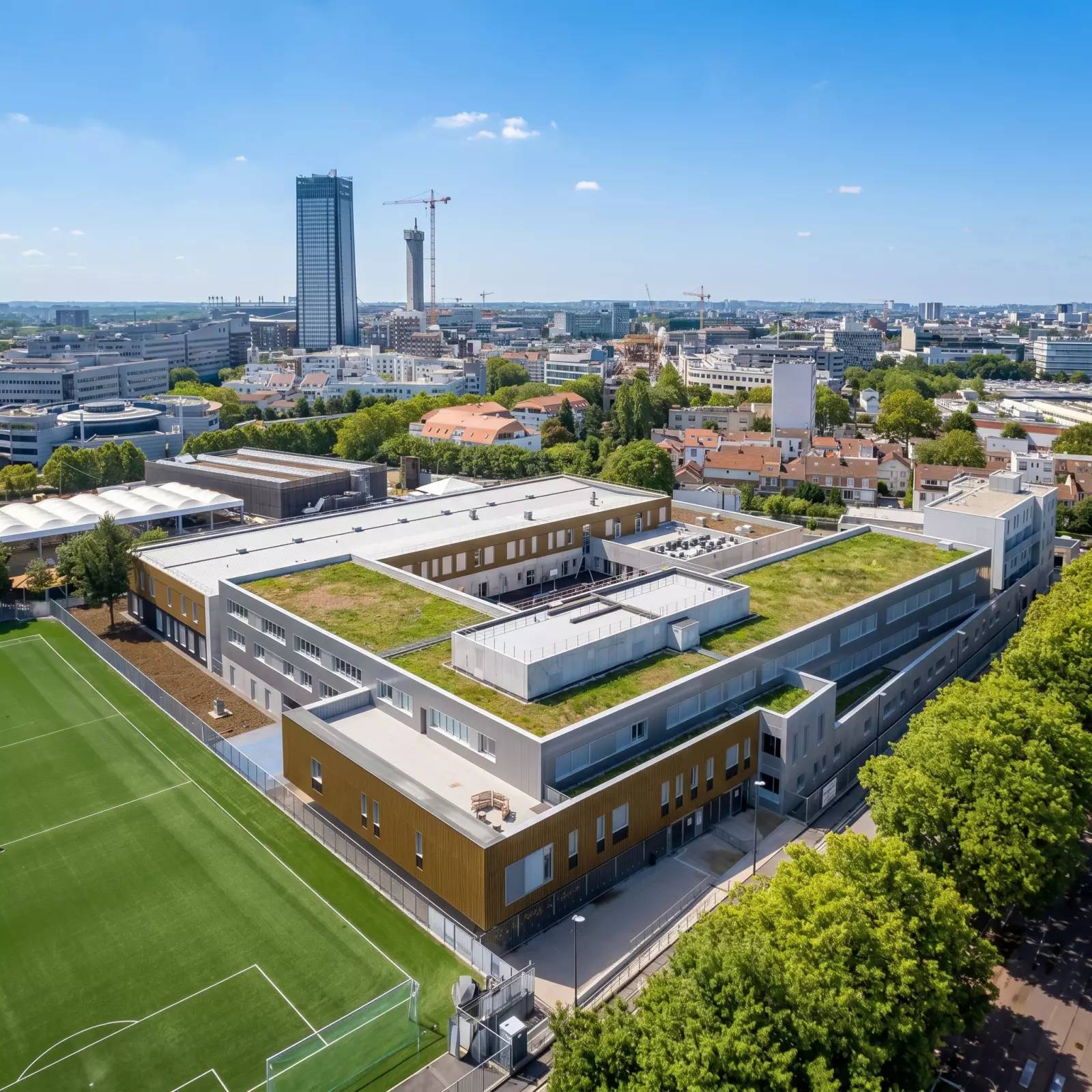SAINT-OUEN-SUR-SEINE Lycée Marcel Cachin 1 500 élèves