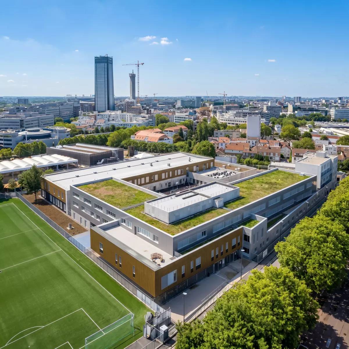 SAINT-OUEN-SUR-SEINE - Lycée Marcel Cachin 1 500 élèves